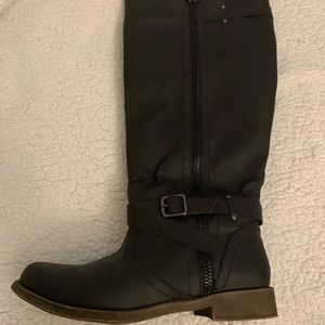 Black boot